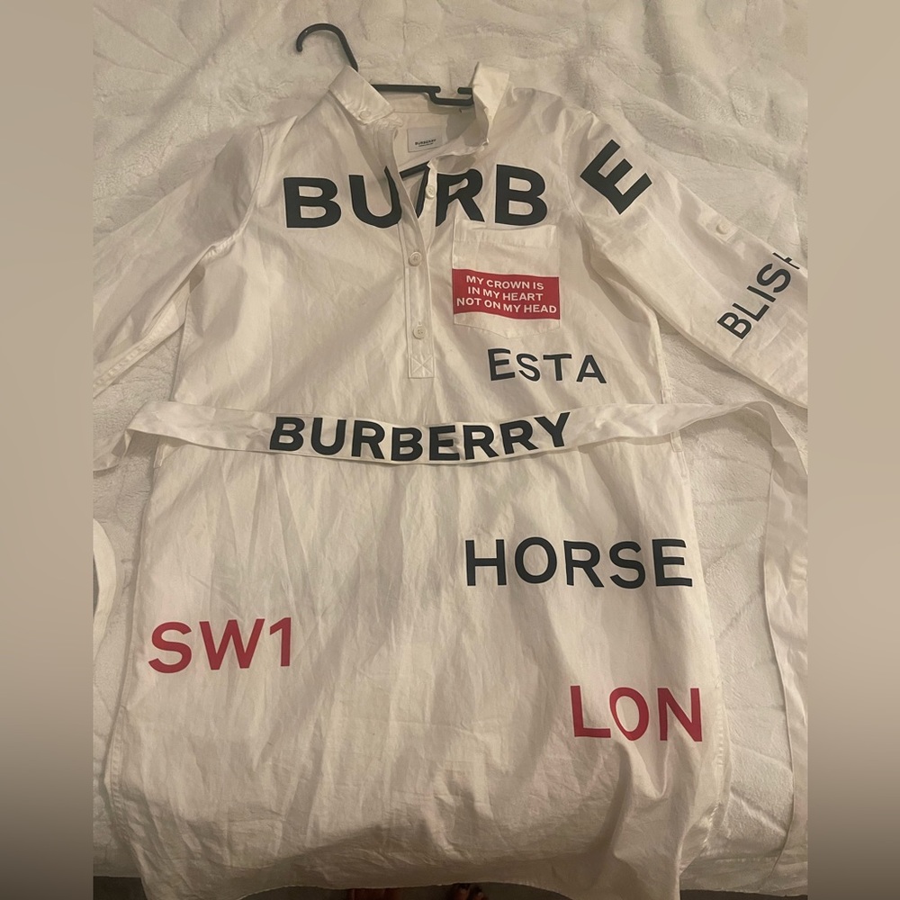 Burberry size 4 (women’s)
